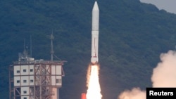 An Epsilon rocket blasts off from the launching pad at the Uchinoura Space Center in Kimotsuki town, Kagoshima prefecture, in this photo taken by Kyodo, Sept. 14, 2013. 