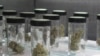 美国内华达州一个大麻医疗诊所里装有大麻样品的瓶子。（资料照片）