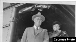 Franklin and Eleanor Roosevelt en route to Washington, D.C. after a week in Hyde Park. November 8, 1935. 
