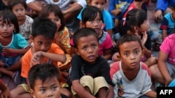 Anak-anak korban gempa menghadiri sesi konseling trauma di sebuah penampungan di Palu, Sulawesi Tengah, 8 Oktober 2018.