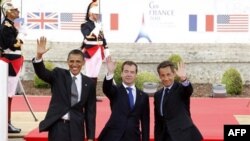 Prezidentlar Obama, Medvedev va Sarkozi, 26-may, 2011-yil, Dovil, Fransiya