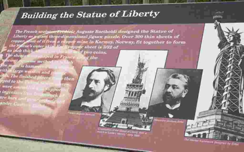 Antes de nuestro encuentro con la majestuosa estatua encontramos parte de su historia que dice que este monumento es obra del escultor francés Frédéric Auguste Bartholdi y la estructura interna es en su mayor parte está hecha de cobre.