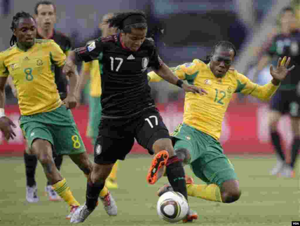 Na otvaranju bez pobjednika - Južna Afrika : Meksiko 1:1