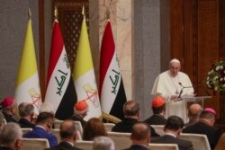 Paus Fransiskus menyampaikan sambutan di Istana Kepresidenan Irak di Baghdad, Jumat, 5 Maret 2021.