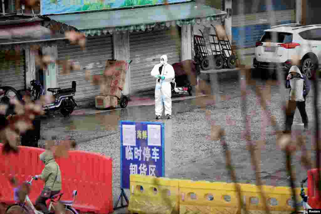 چین کے شہر ووہان کے جس بازار سے کرونا وائرس پھیلا تھا حکام نے اسے سیل کر دیا ہے۔