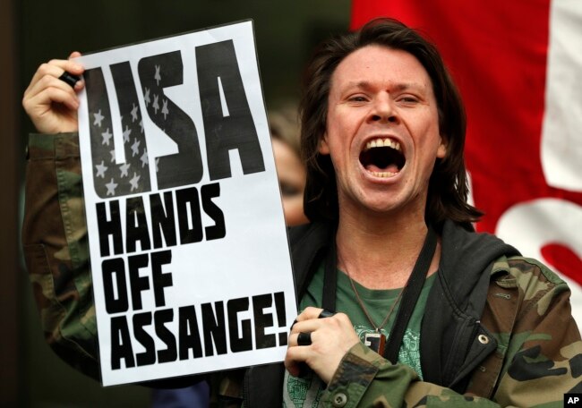 British activist Lauri Love protests at the entrance of Westminster Magistrates Court in London, May 2, 2019. WikiLeaks founder Julian Assange is facing a court hearing over a U.S. request to extradite him for allegedly conspiring to hack a Pentagon computer.