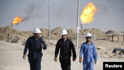 Ladang minyak di Qurna Barat, provinsi Basra, Irak selatan, 28 November 2010. (Foto: dok).