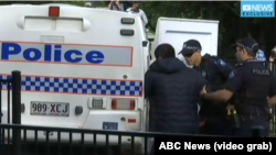 Người xin tị nạn Việt Nam bị cảnh sát Australia bắt giữ.