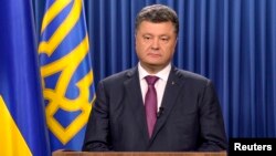 Ukrainian President Petro Poroshenko delivers a speech dedicated to his decree to dissolve parliament in Kyiv, Aug. 25, 2014. 