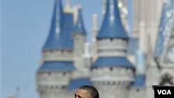Presiden Barack Obama memberikan pidato mengenai industri pariwisata Amerika di Walt Disney World, di Lake Buena Vista, Florida (19/1).