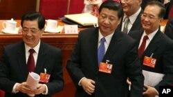 5일 중국 베이징 인민대회당에서 전국인민대표대회가 개막한 가운데, 개막식에 참석한 후진타오 국가주석과 시진팡 당총서기, 원자바오 총리(왼쪽부터).