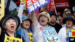 Người Nhật xuống đường biểu tình phản đối các căn cứ quân sự Mỹ trên đảo Okinawa, ngày 19/6/2016.