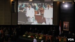 Suasana pengambilan sumpah Joko Widodo dan Basuki Tjahaja Purnama sebagai Gubernur dan Wakil Gubernur Baru DKI Jakarta (VOA/Andylala Waluyo).