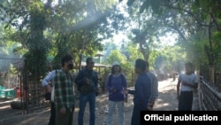 အင်းဒင်ရွာကို ဗွီအိုအေနဲ့ တခြားသတင်းမီဒီယာတွေရောက်ရှိ မေးမြန်းစဉ် (MOI)