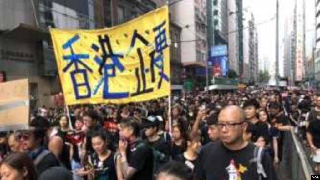 Biển người áo đen trong các cuộc biểu tình chống dự luật dẫn độ ở Hong Kong