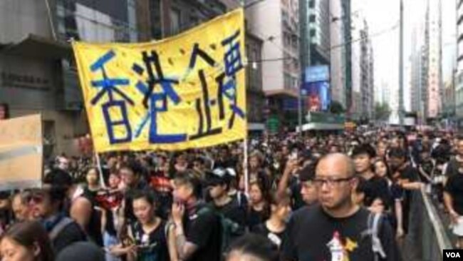 Biển người áo đen trong các cuộc biểu tình chống dự luật dẫn độ ở Hong Kong