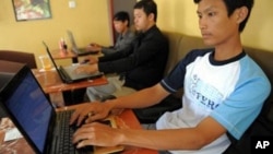 Cambodian men are using internet at a coffee shop in Phnom Penh, file photo. 