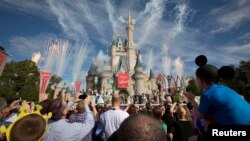 FILE - Fireworks go off around Cinderella's castle in Lake Buena Vista, Florida, December 6, 2012. (REUTERS/Scott Audette/File Photo)