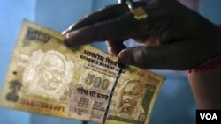 Uang kertas 500 rupee India (Foto: dok).