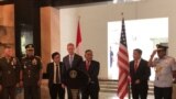 Menhan RI Ryamizard Ryacudu dan Pejabat Menhan AS Patrick Shanahan dalam Konferensi Pers di Kantor Kemenhan RI, Jakarta, Kamis (30/5) (foto: VOA/Ghita Intan )