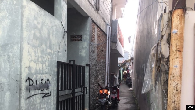 An alleyway in Pasar Minggu Baur, which is home to many East African refugees, South Jakarta, Indonesia, July 26, 2017. (K. Varagur)