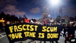 En images: manifestation contre le racisme en Californie