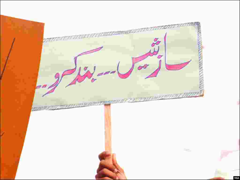 'بول' چینل پر پابندی کی وجہ 'مبینہ جعلی ڈگری کا کاروبار‘ ہے، جس بنا پر قانونی ادارے ایگزیکٹ کمپنی کیخلاف تفتیش کر رہے ہیں