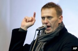 FILE - Alexey Navalny serukan aksi protes di Moskow, Rusia, Sabtu, 24 Desember 2011. (AP/Misha Japaridze, File)