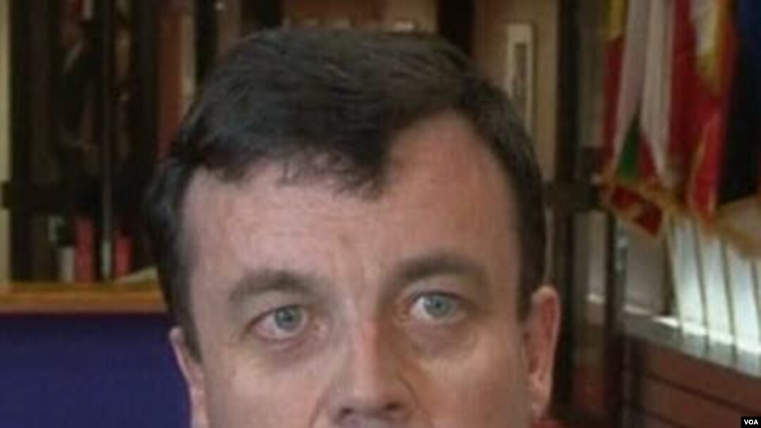 Menteri keuangan Irlandia, Brian Lenihan.