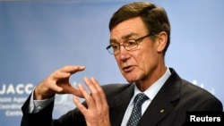 Angus Houston, a retired air chief marshal and head of the Australian agency coordinating the search for the missing Malaysia Airlines flight MH370, gestures as he addresses the media at Dumas House in Perth, April 9, 2014.