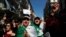 Des étudiants descendus dans la rue, le 1er mars 2019, pour dire non au projet du président Abdelaziz Bouteflika de briguer un cinquième mandat aux élections d'avril. REUTERS / Zohra Bensemra - 