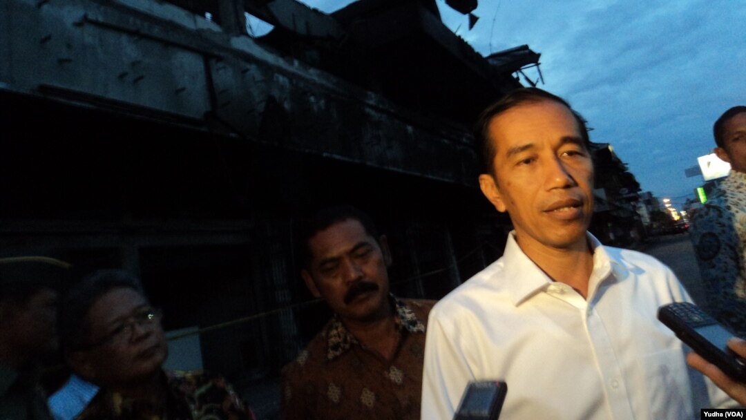 Presiden Joko Widodo saat meninjau Pasar Klewer Solo, Rabu, 31 Desember 2014 (Foto: Dok)