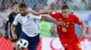 L'Anglais Ruben Loftus-Cheek, à gauche, et le Belge Thorgan Hazard lors du match entre l'Angleterre et la Belgique à la Coupe du Monde 2018 à Kaliningrad en Russie le 28 juin 2018.