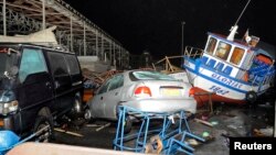 Chile inicia la evaluación de los daños provocados por el sismo y las olas que inundaron algunas zonas.