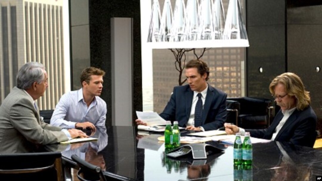 Cecil Dobbs (Bob Gunton, left) Louis Roulet (Ryan Philippe, center left), Mick Halle (Matthew McCaonaughey, center right) and Frank Levin (William H. Macy, right) in The Lincoln Lawyer