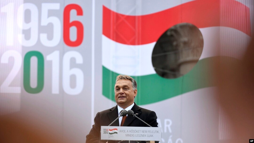 Perdana Menteri Hongaria Viktor Orban dalam upacara peringatan revolusi dan perlawanan terhadap komunisme dan kekuasaan Soviet di pusat kota Budapes (23/10). 