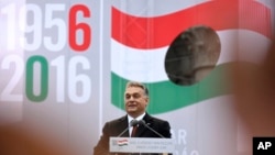 Perdana Menteri Hongaria Viktor Orban dalam upacara peringatan revolusi dan perlawanan terhadap komunisme dan kekuasaan Soviet di pusat kota Budapes (23/10). 