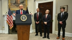 US President Donald Trump speaks in the Presiden AS Donald Trump didampingi oleh CEO SoftBank Group Masayoshi Son (kedua dari kanan), Kepala Eksekutif Oracle Larry Ellison dan CEO OpenAI Sam Altman, di Gedung Putih, Washington, Selasa, 21 Januari 2025. (Foto: Jim Watson/AFP)