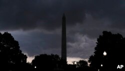 Nubes de tormenta sobre el monumento a Washington el lunes 7 de agosto de 2023 en Washington, D.C., EEUU.