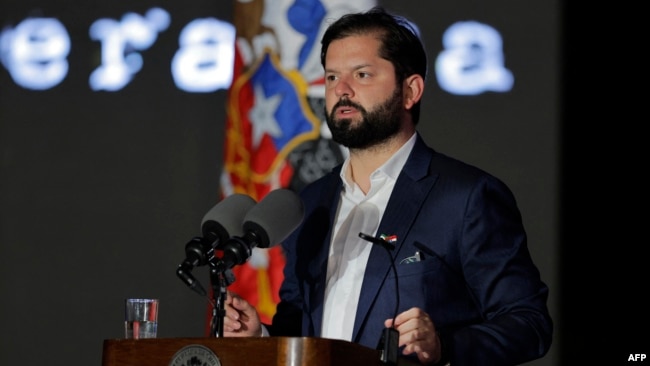 ARCHIVO - El presidente chileno Gabriel Boric habla duarnte un acto oficial en Santiago de Chile, el 17 de diciembre de 2024.