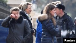 Embassy staff react as colleagues and their children board buses outside Russia's Embassy in London, Britain, March 20, 2018. 