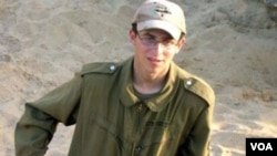 Prajurit Israel, Gilad Shalit yang sudah lebih dari 5 tahun ditahan kelompok Hamas, dibebaskan hari Selasa (11/10).