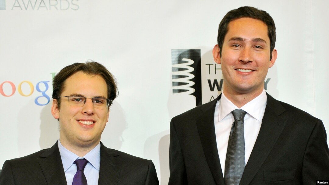 Hai nhà sáng lập Instagram: Mike Krieger (trái) and Kevin Systrom trong một sự kiện ở New York năm 2012.