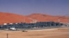 Kilang pengolahan yang memisahkan gas dari minyak mentah tampak di lapangan minyak Shaybah milik Saudi Aramco, di padang pasir Rub al-Khali.