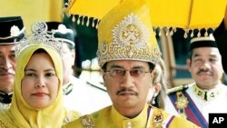 King Tuanku Mizan Zainal Abidin with Queen Nur Zahirah (File)