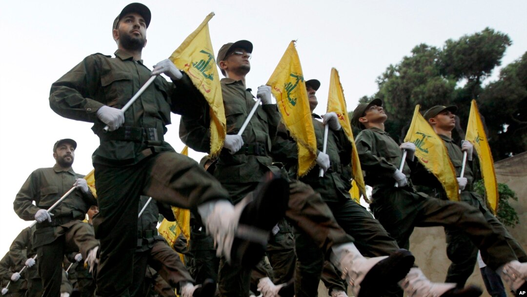 Para pejuang kelompok militan Hizbullah Lebanon (foto: dok). Arab Saudi menilai sikap permusuhan Lebanon merupakan akibat cengkeraman Hizbullah terhadap negara itu.