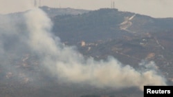 O fumo em Kfar Kila, no meio das hostilidades transfronteiriças entre o Hezbollah e as forças israelitas, na imagem de Marjayoun, perto da fronteira com Israel