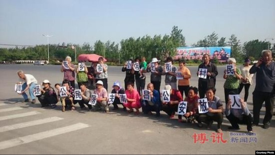 访民在南昌要求释放公民屠夫吴淦 (博讯图片)