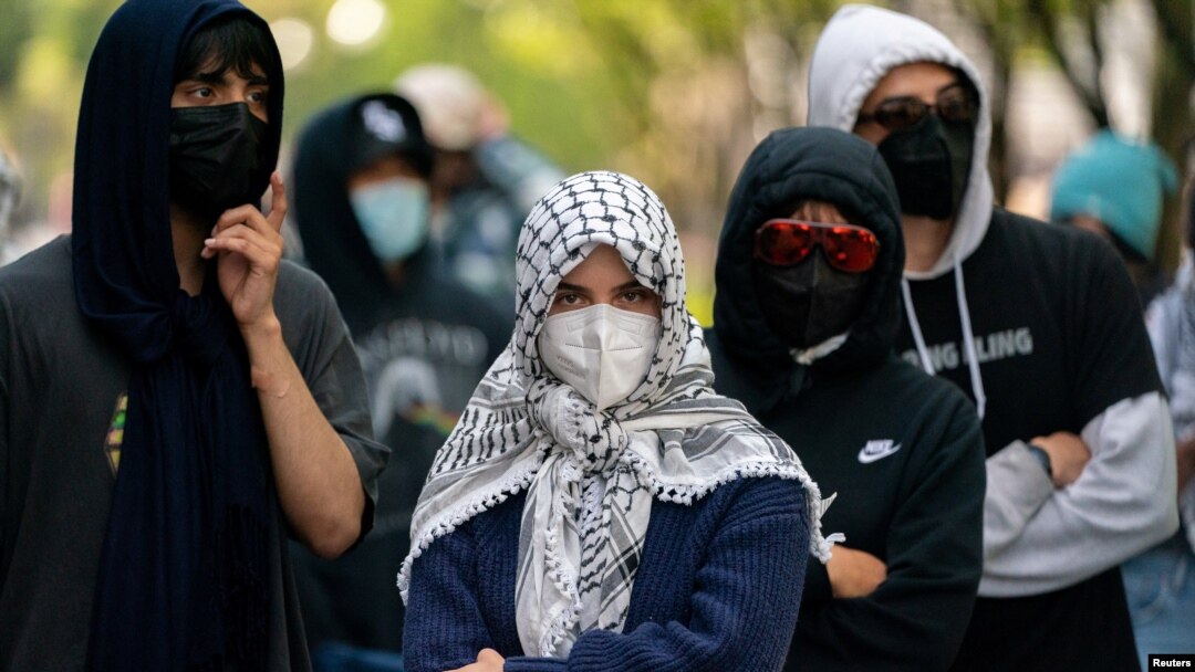 Demonstranti koji podržavaju Palestince na Univerzitetu Columbia, 30. april 2024. (REUTERS/David Dee Delgado)
