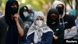 Demonstranti koji podržavaju Palestince na Univerzitetu Kolumbija, 30. april 2024. (REUTERS/David Dee Delgado)

